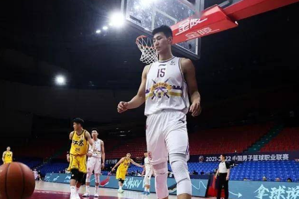 CBA一個賽季要打多少場比賽？