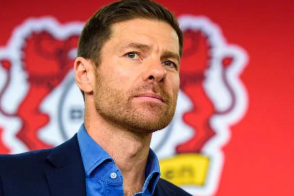 勒沃庫(kù)森現(xiàn)任主教練是誰(shuí)？