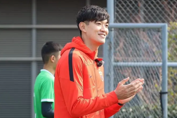 南通支云海港國門顏駿凌在第300場中超聯(lián)賽展現(xiàn)出色實力