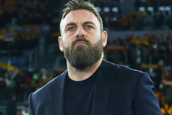 德羅西現任哪個球隊主帥？